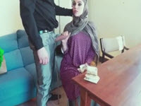بنت عربيه مع حبيبها بتمصله في بيته