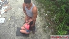 شرموطه عربيه بتخلي شاب أمريكي يفشخها نيك